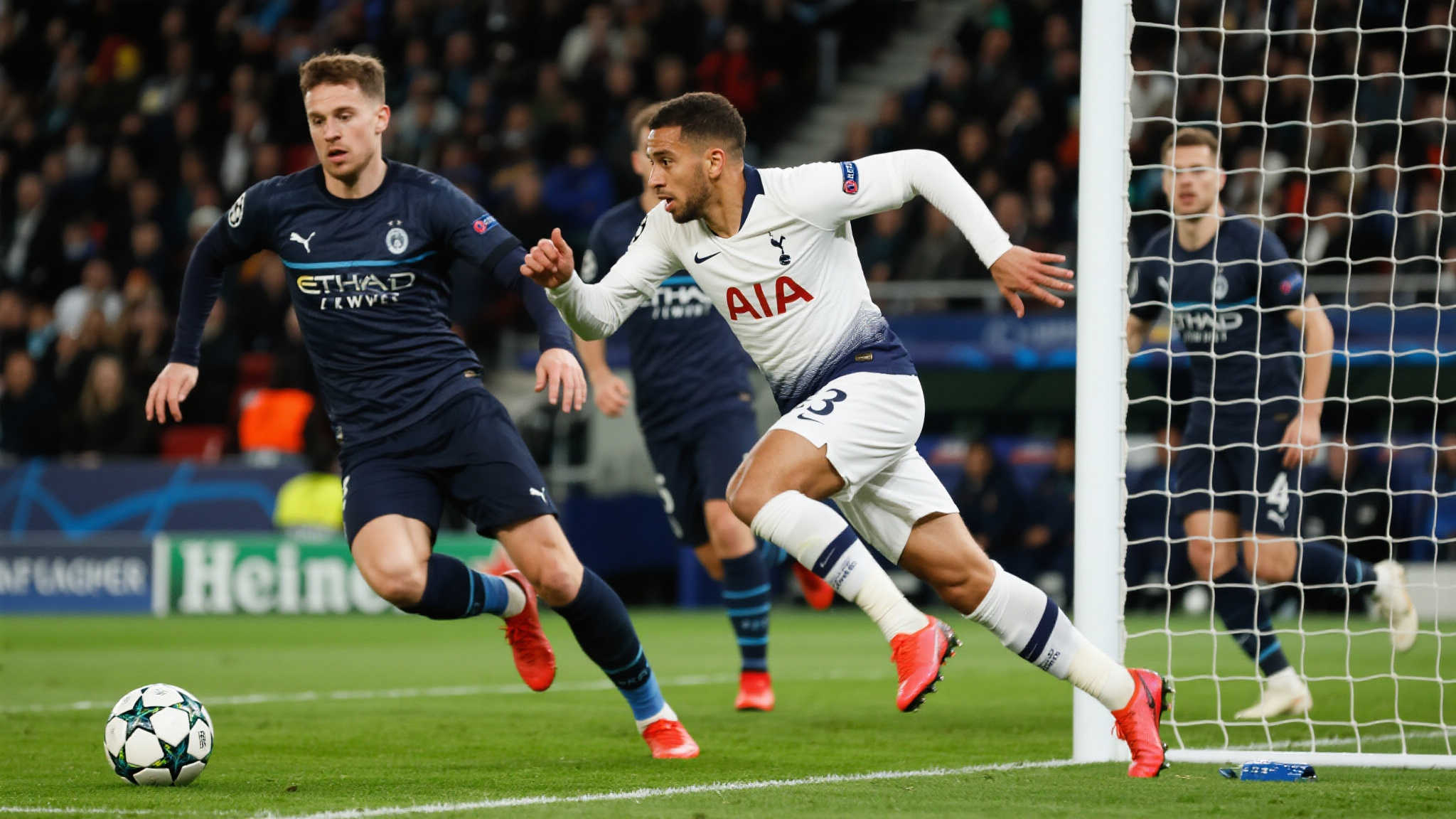 _此前与欧洲冠军联赛小组阶段交手时，多种突击策略成